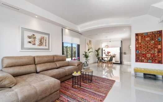 Villa for sale in Los Montesinos