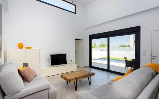 Villa for sale in Daya Nueva