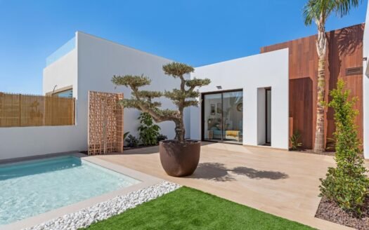 Villa for sale in Los Alcazares