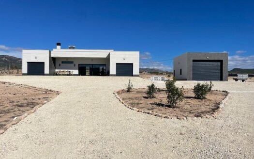 Villa for sale in Pinoso