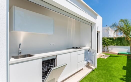 Villa for sale in Los Alcazares
