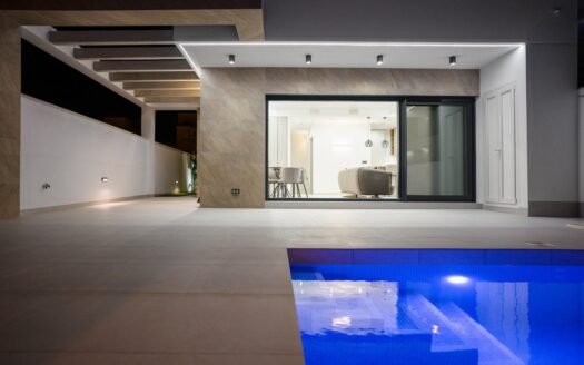 Villa for sale in San Miguel de Salinas