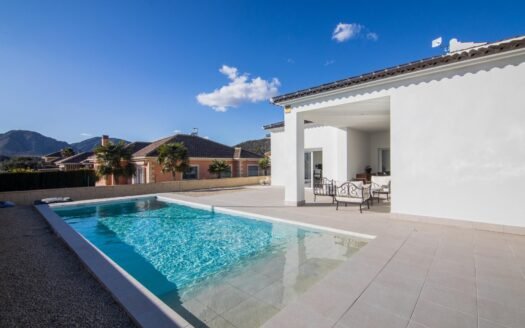 Villa for sale in Pinoso