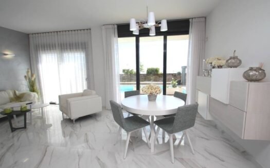 Villa for sale in San Miguel de Salinas