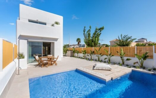 Villa for sale in Los Alcazares