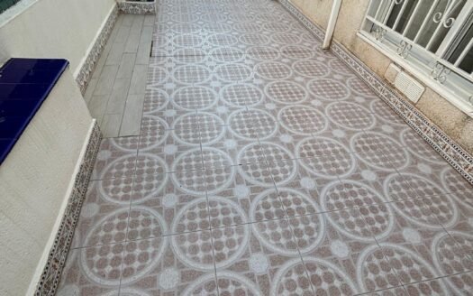 Semi for sale in Torrevieja