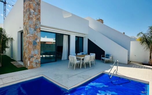 Beautiful villa near the beach with sea views