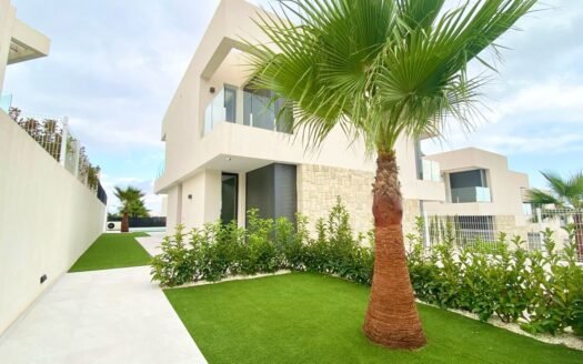 Exclusive Semi-Detached Villa with Private Pool and Sea Views in Sierra Cortina