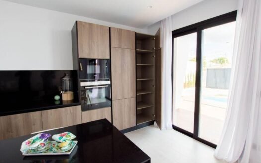 VILLA IN HIGH STANDING URBANIZATION