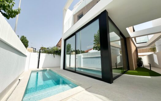 Exclusive New Build Villas 300 m from the Beach in Torre de la Horadada