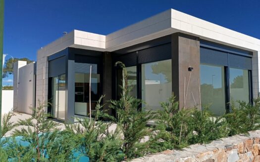 NEW BUILD VILLAS IN PILAR DE LA HORADADA ON THE GOLF COURSE