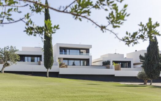 Exclusive, newly built villas on the golf course front line at La Finca Golf Resort