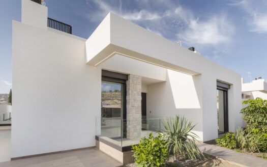 Exclusive, newly built villas on the golf course front line at La Finca Golf Resort