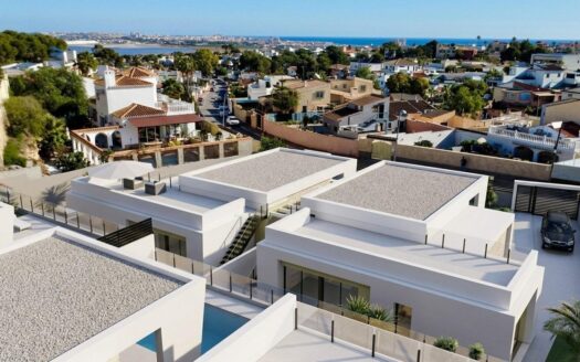 Chalets de obra nueva de una planta con piscina privada en Torrevieja