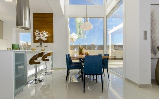 VILLA DE DISEÑO CON TODOS LOS LUJOS