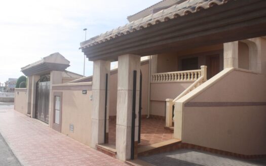PRECIOSO ADOSADO EN LOS ALTOS, TORREVIEJA