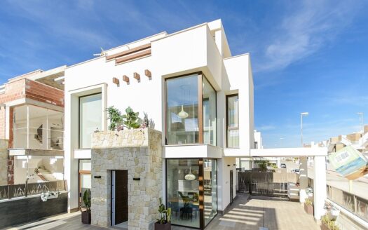 VILLA DE OBRA NUEVA EN PLAYA HONDA