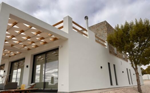 Nowe wille budowane na zamówienie w Pinoso (Alicante): przestronne domy w otoczeniu natury