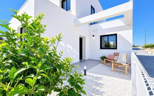Nieuwbouwwoningen: instapklare rijhuizen en halfvrijstaande villa’s in het Altaona Golf Resort, Murcia