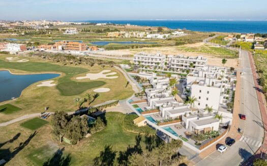 Complejo residencial de nueva construcción cerca de Serena Golf y el Mar Menor en Los Alcázares